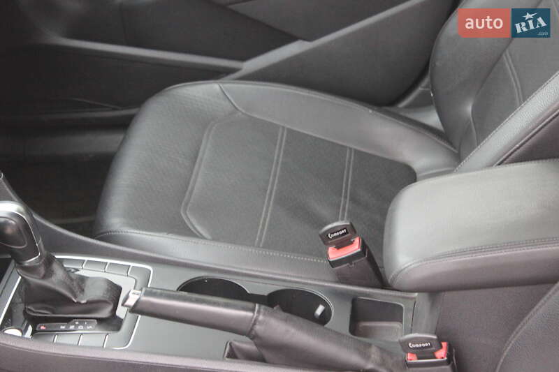 Седан Volkswagen Passat 2015 в Днепре