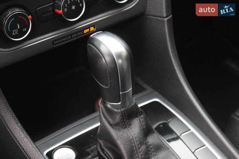 Седан Volkswagen Passat 2015 в Днепре