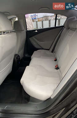Седан Volkswagen Passat 2009 в 