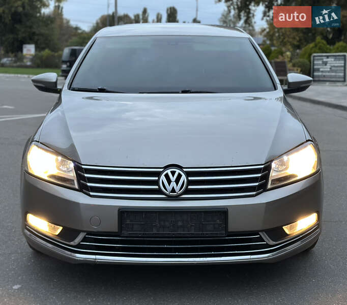 Седан Volkswagen Passat 2011 в Киеве