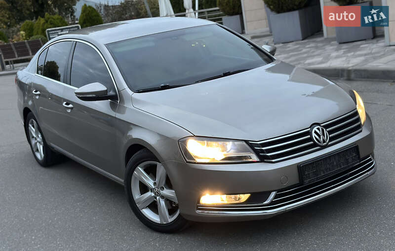 Седан Volkswagen Passat 2011 в Киеве