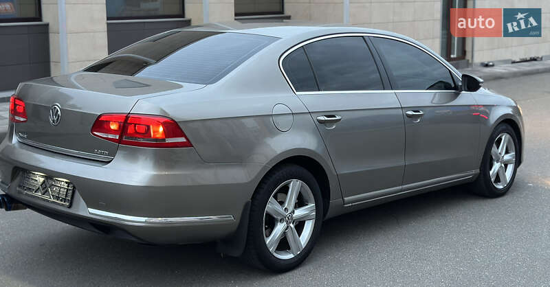 Седан Volkswagen Passat 2011 в Киеве
