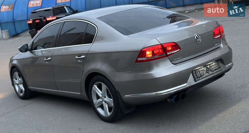Седан Volkswagen Passat 2011 в Киеве