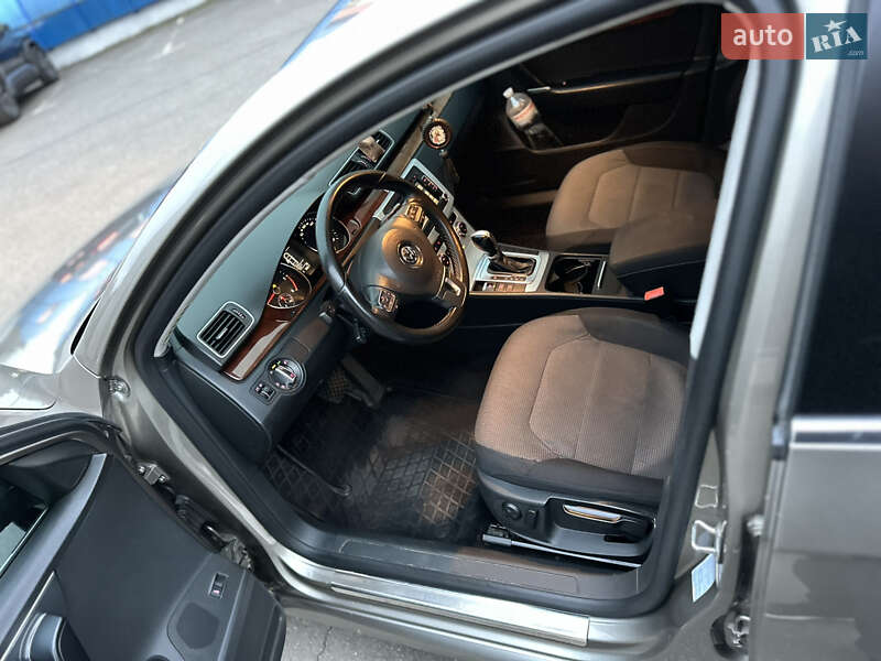 Седан Volkswagen Passat 2011 в Киеве