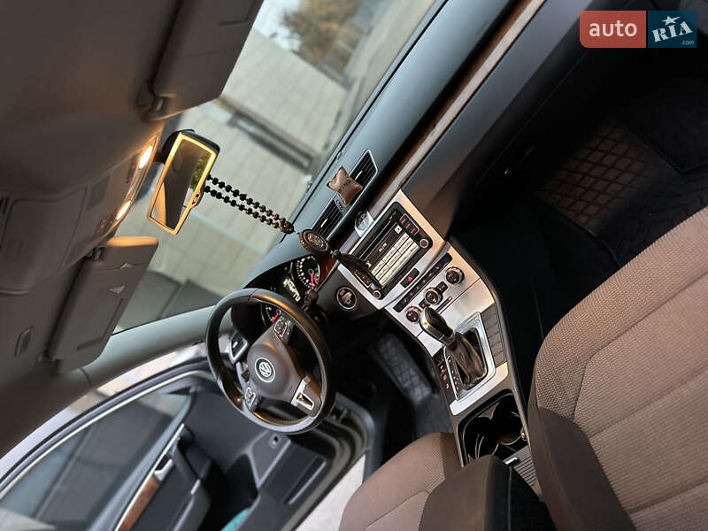Седан Volkswagen Passat 2011 в Киеве