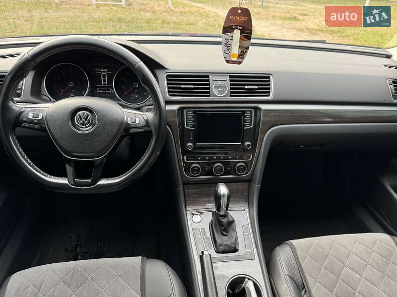 Седан Volkswagen Passat 2016 в Ровно