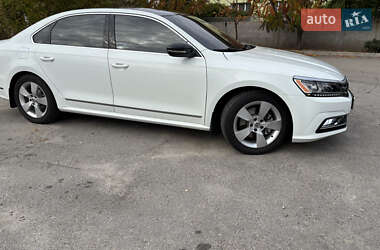 Седан Volkswagen Passat 2016 в Киеве