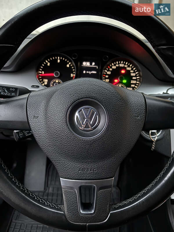 Седан Volkswagen Passat 2010 в Иршаве