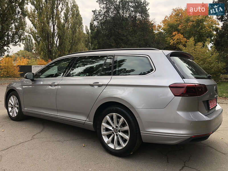 Универсал Volkswagen Passat 2020 в Киеве
