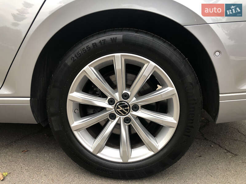 Универсал Volkswagen Passat 2020 в Киеве