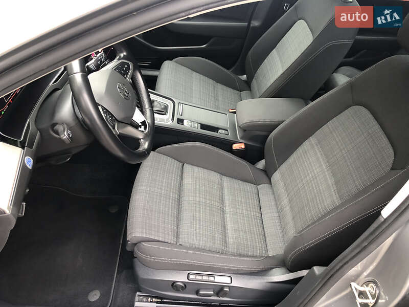 Универсал Volkswagen Passat 2020 в Киеве