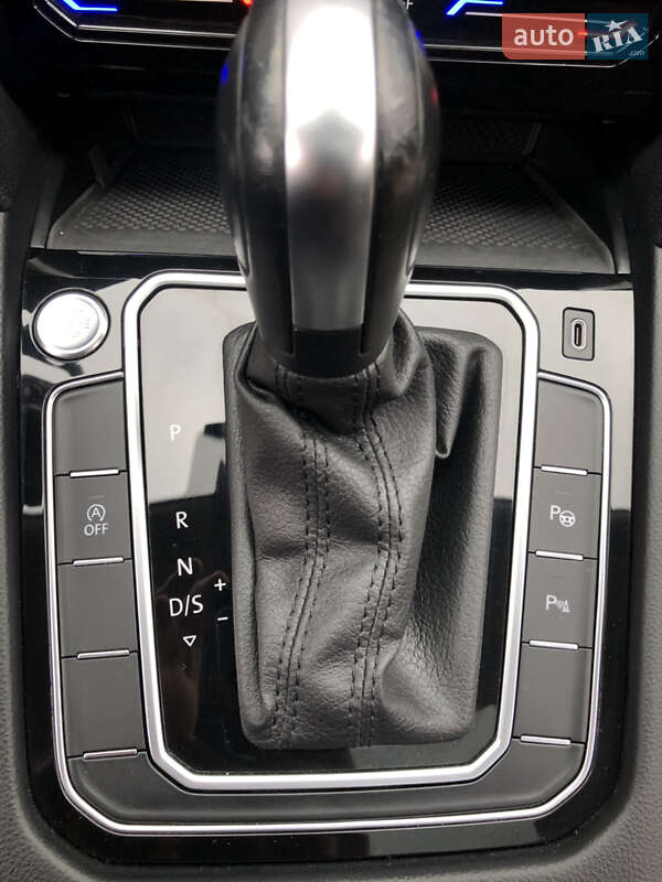Универсал Volkswagen Passat 2020 в Киеве