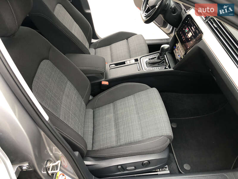 Универсал Volkswagen Passat 2020 в Киеве
