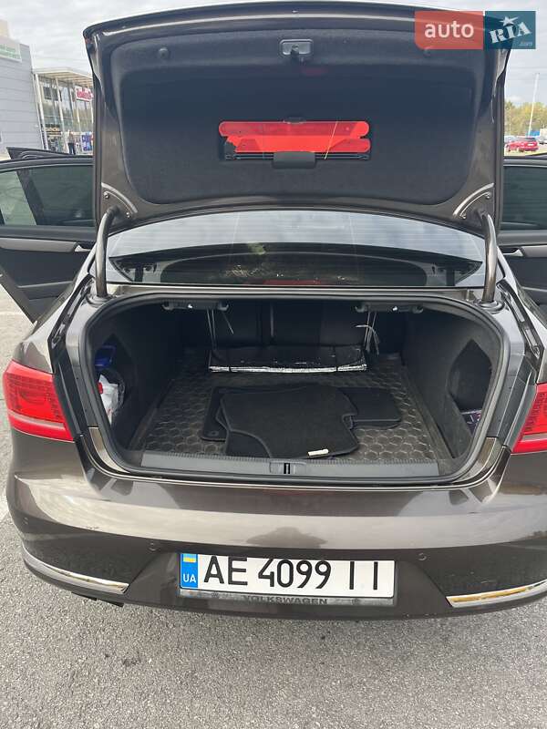 Седан Volkswagen Passat 2011 в Запорожье