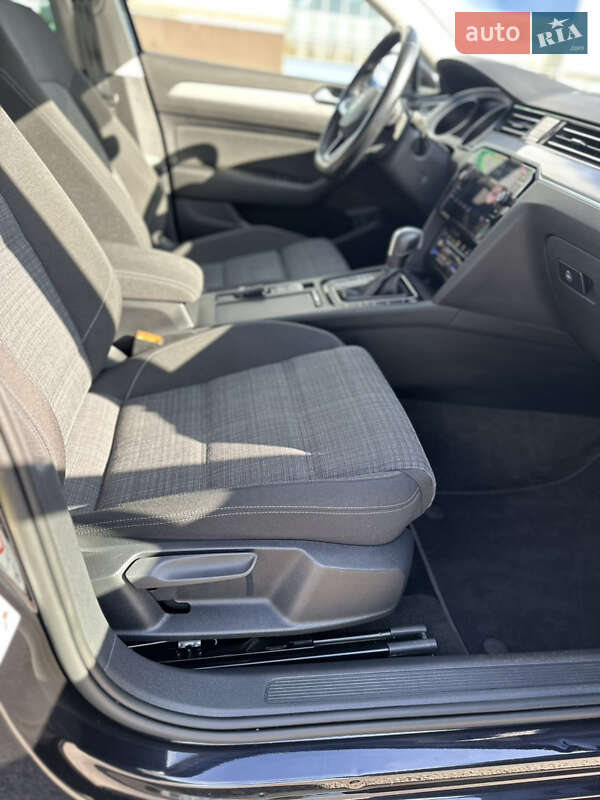 Универсал Volkswagen Passat 2020 в Луцке фото 24 Универсал Volkswagen Passat 2020 в Луцке