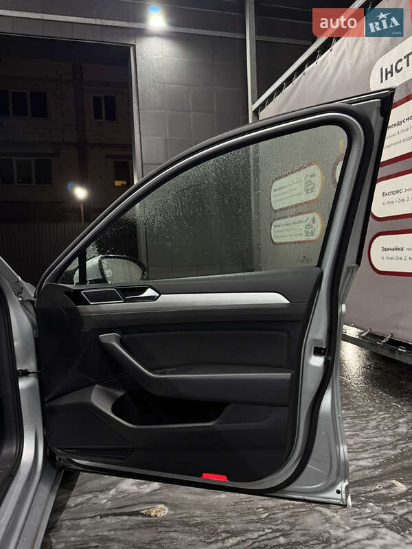 Універсал Volkswagen Passat 2017 в Києві фото 14 Універсал Volkswagen Passat 2017 в Києві