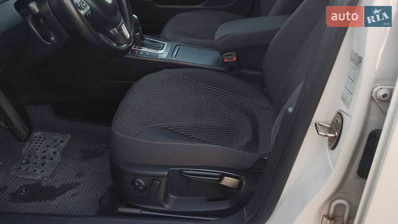 Універсал Volkswagen Passat 2012 в Дрогобичі