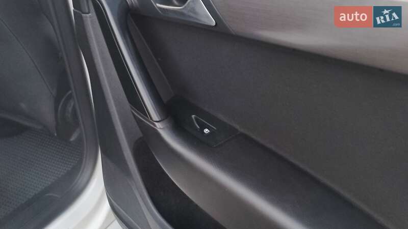 Універсал Volkswagen Passat 2012 в Дрогобичі