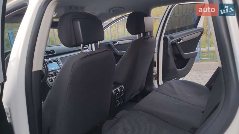 Універсал Volkswagen Passat 2012 в Дрогобичі