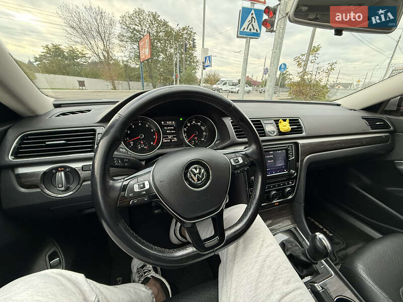 Седан Volkswagen Passat 2015 в Чернівцях