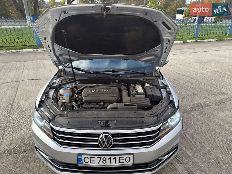 Седан Volkswagen Passat 2015 в Чернівцях