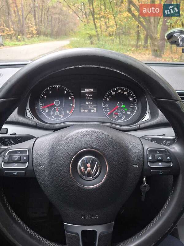 Седан Volkswagen Passat 2013 в Києві