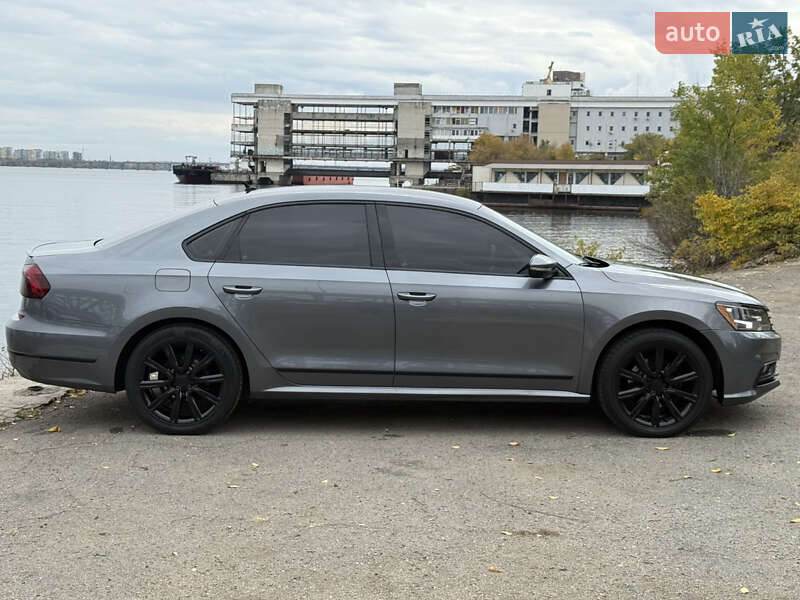 Седан Volkswagen Passat 2016 в Дніпрі