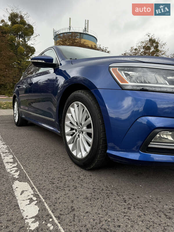 Седан Volkswagen Passat 2017 в Ровно