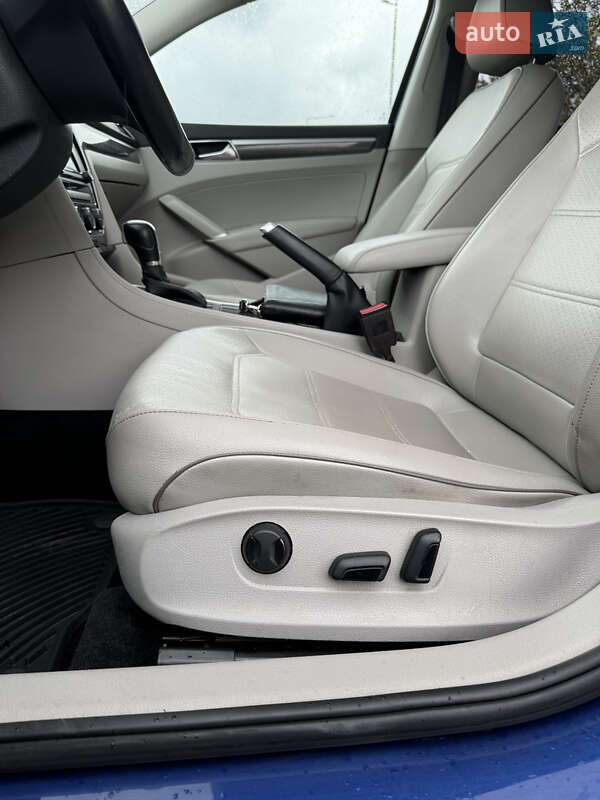 Седан Volkswagen Passat 2017 в Ровно