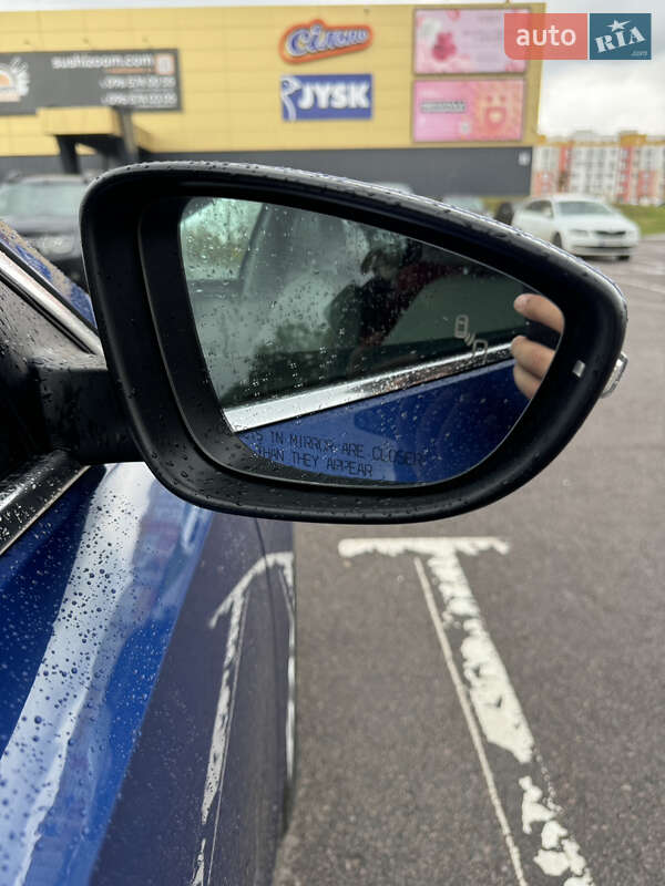 Седан Volkswagen Passat 2017 в Ровно