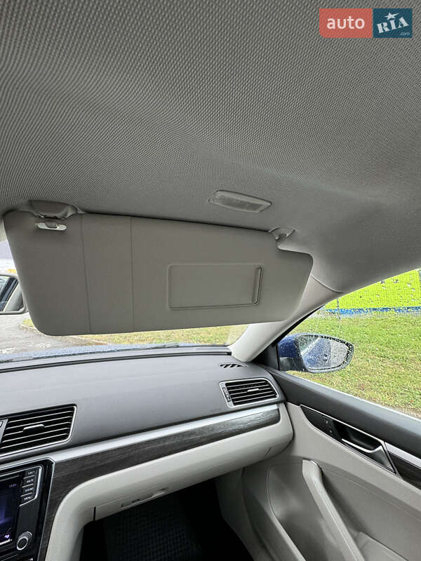 Седан Volkswagen Passat 2017 в Ровно
