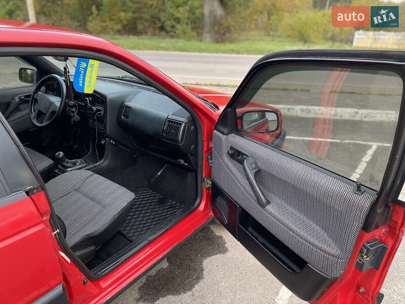 Седан Volkswagen Passat 1992 в Радивиліві