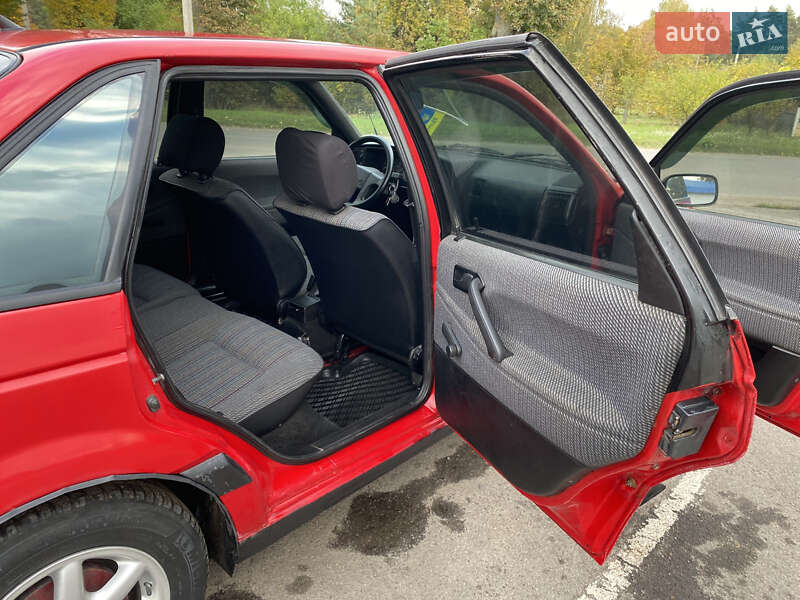 Седан Volkswagen Passat 1992 в Радивиліві