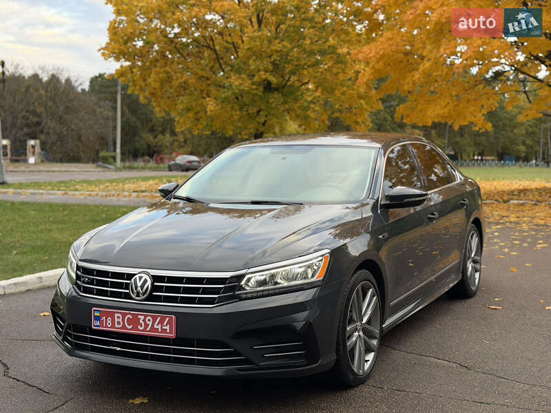 Седан Volkswagen Passat 2017 в Ровно