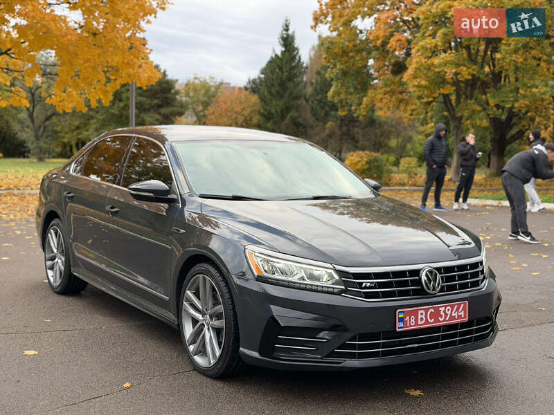 Седан Volkswagen Passat 2017 в Ровно