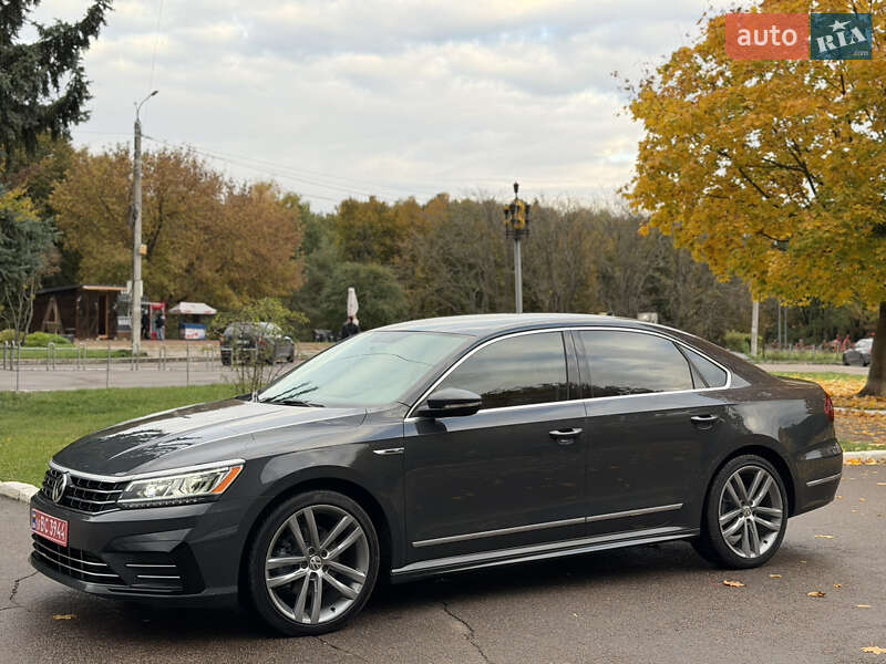 Седан Volkswagen Passat 2017 в Ровно