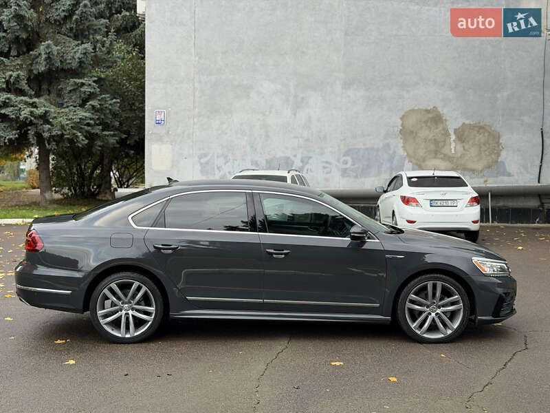 Седан Volkswagen Passat 2017 в Ровно