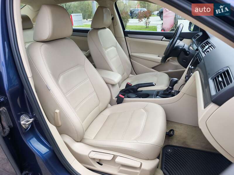 Седан Volkswagen Passat 2015 в Києві