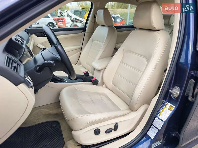 Седан Volkswagen Passat 2015 в Києві
