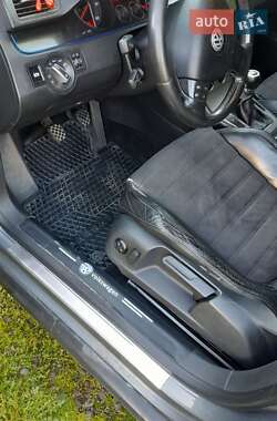Универсал Volkswagen Passat 2006 в  фото 8 Универсал Volkswagen Passat 2006 в