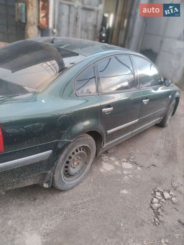 Седан Volkswagen Passat 1998 в Львове