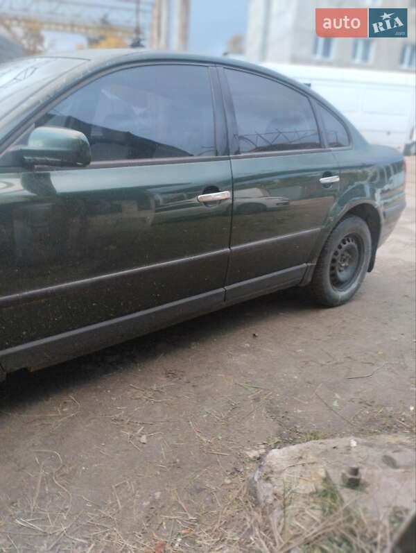 Седан Volkswagen Passat 1998 в Львове