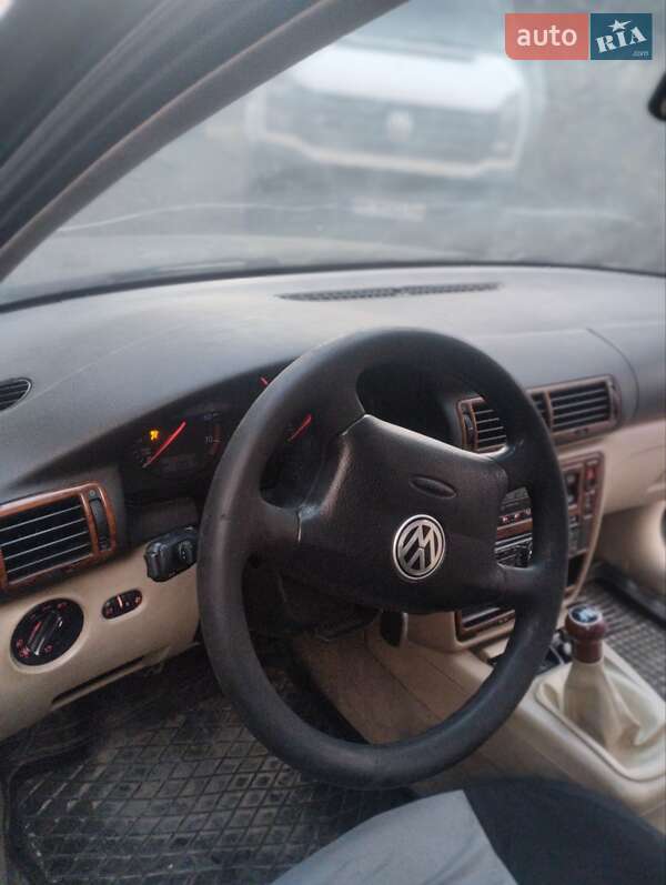 Седан Volkswagen Passat 1998 в Львове