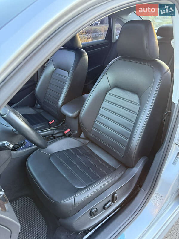 Седан Volkswagen Passat 2015 в Дніпрі фото 29 Седан Volkswagen Passat 2015 в Дніпрі