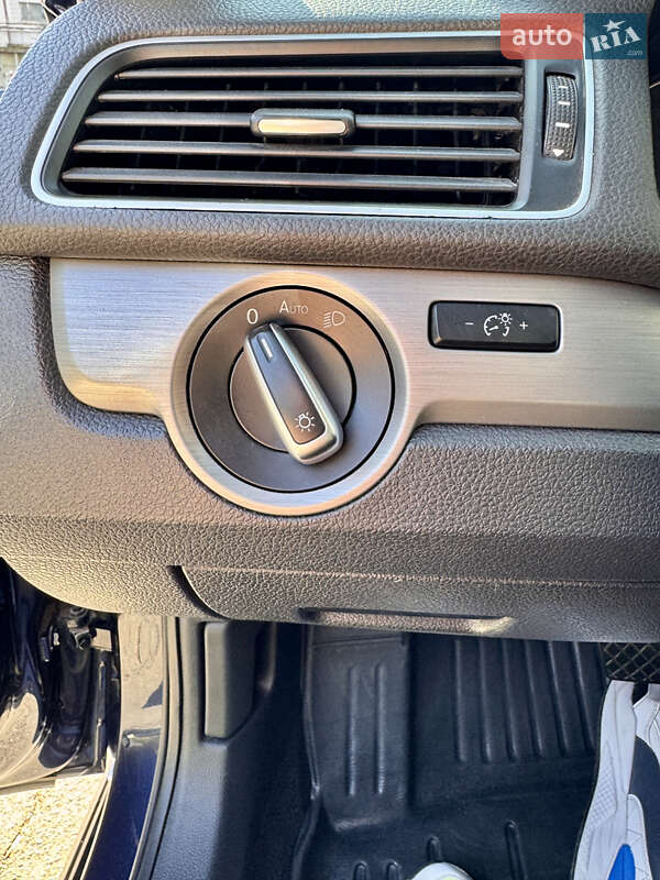 Седан Volkswagen Passat 2014 в Лозовой