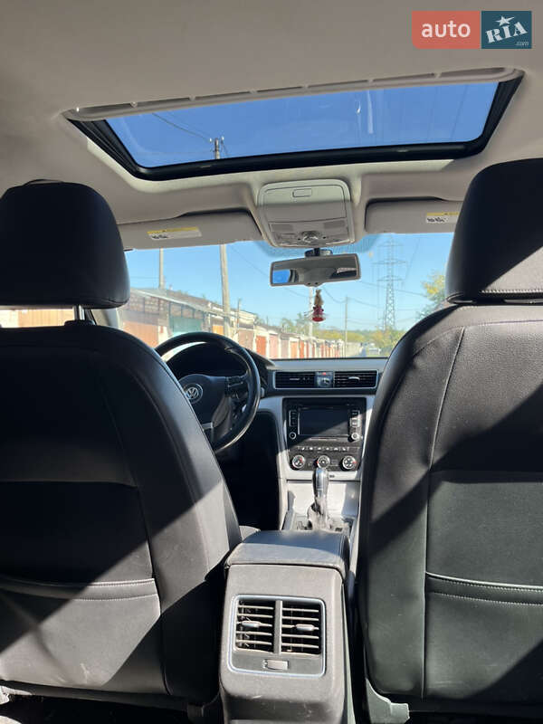 Седан Volkswagen Passat 2012 в Чернигове