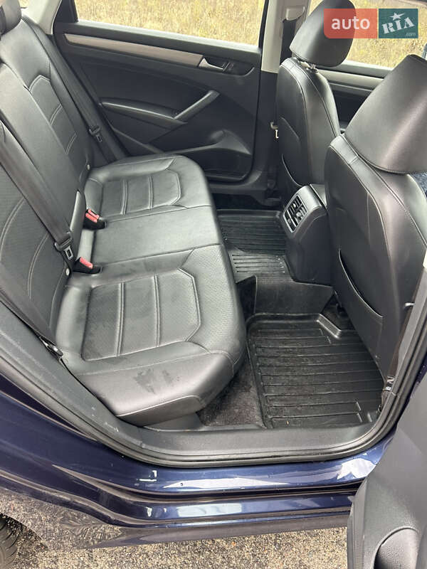 Седан Volkswagen Passat 2015 в Киеве