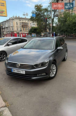 Универсал Volkswagen Passat 2015 в Одессе
