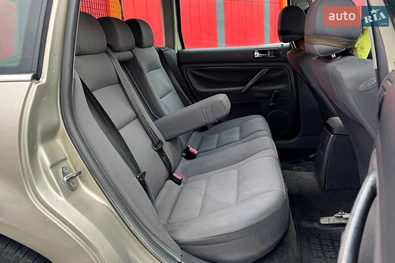 Універсал Volkswagen Passat 2004 в Києві