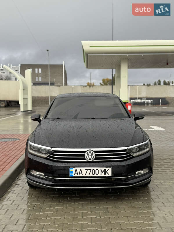 Седан Volkswagen Passat 2015 в Киеве